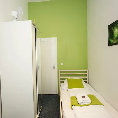 Schones, Hell Mobliertes 'zurich' In Nurnberg/gostenhof Homestay Nuremberg